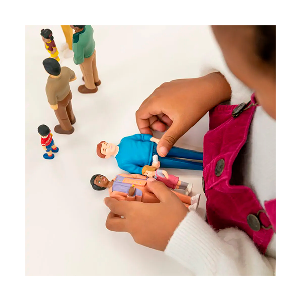 Familias mundo diversas. 9 Figuras