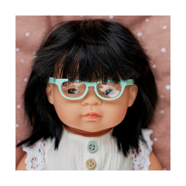 Muñeca asiatica 38 cm con gafas