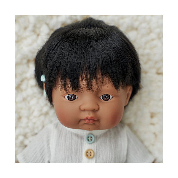 Muñeco latinoamericano 38 cm implante coclear