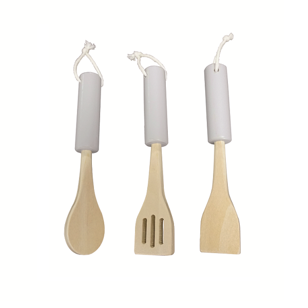 Cocina de madera con 8 utensilios
